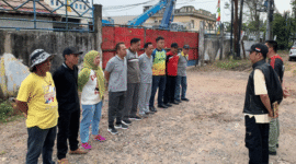 Pelaksana Tugas (PLT) Camat Kertapati, Ahmad Rifandi Putra, STTP., M.Si., turun langsung ke lapangan melalui program “Anti Mager” (Anti Malas Gerak), Sabtu pagi (31/5)