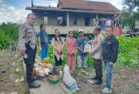 Polsek Kertapati melalui Kanit Bimas Bapak Martono, didampingi oleh Bhabinkamtibmas Kelurahan Kemangagung bapak Awaluddin 