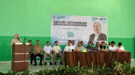 Kartika Sandra Desi, didampingi oleh Bapak Ratu Dewa, Prima Salam, serta Direktur Jenderal Penguatan Daya Saing Produk Kelautan dan Perikanan, Tornanda Syaifullah, S.E., M.M., Ak., CSFA. Turut hadir dalam kegiatan ini PLT Camat Kertapati bapak Rifandi Putra memberikan bantuan kepada 500 anak berisiko Stunting