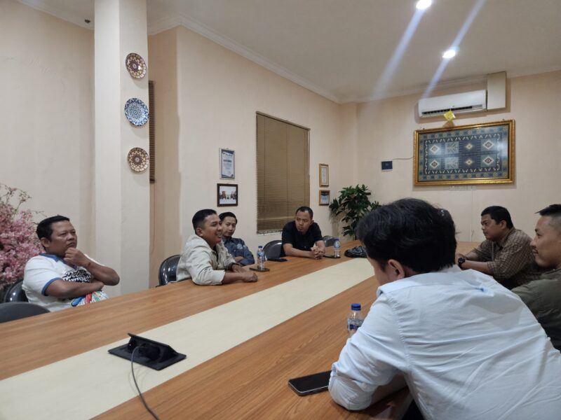 Personil DitIntelkam Polda Sumsel, Ipda Bobby Permana Putra selaku Panit III Subdit V Dit Intelkam Polda Sumsel  dan rekan-rekan bersilahturahmi ke DPD PJS SUM-SEL