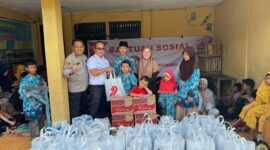 Kabag Bekum Biro Logistik Polda Sumsel, AKBP Ghazali, yang hadir bersama timnya untuk menyerahkan bantuan secara langsung ke Panti Asuhan Peduli Anak Yatim