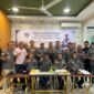 Ketum DPP PJS Mahmud Marhaba saat berfoto bersama pengurus DPD dan DPC PJS se Sumut dalam agenda Rakerda di Kota Medan, Sabtu (28/06/2025).