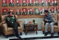 Pengurus PJS saat audience dengan Komandan Pussenif TNI-AD, Letjen TNI H. Iwan Setiawan, SE., MM di ruang kerjanya, Kamis (14/08/2025).