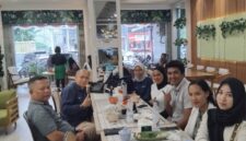 Pertemuan silaturahmi antara jajaran PJS Sumsel dan perwakilan PT Bukit Asam Tbk berlangsung hangat di Pempek Beringin, Jalan Radial, Palembang, pada Rabu (20/8/2025).
