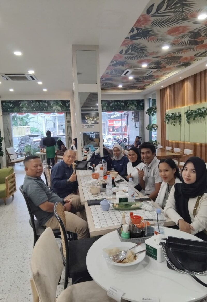 Pertemuan silaturahmi antara jajaran PJS Sumsel dan perwakilan PT Bukit Asam Tbk berlangsung hangat di Pempek Beringin, Jalan Radial, Palembang, pada Rabu (20/8/2025).