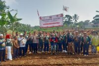 Suasana penanaman perdana jagung hibrida yang didukung oleh HMTN-MP di desa Cisande kecamatan Cicantayan kabupaten Sukabumi, Jawa Barat, Minggu (24/05/2025).
